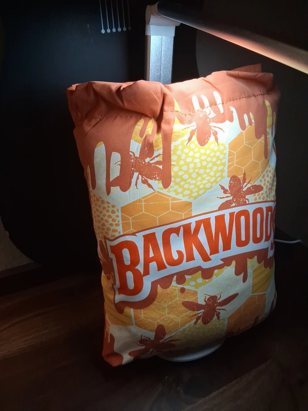 Honey com Graphic Backwoods Glass protecting puffer bag